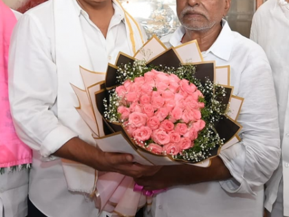 KTR meets former Congress leader Jeevan Reddy, invites him to join BRS | KTR meets former Congress leader Jeevan Reddy, invites him to join BRS KTR meets former Congress leader Jeevan Reddy, invites him to join BRS | KTR meets former Congress leader Jeevan Reddy, invites him to join BRS