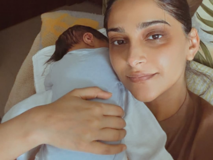 Sonam Kapoor flaunts her dark circles as she lovingly holds her newborn son | Sonam Kapoor flaunts her dark circles as she lovingly holds her newborn son Sonam Kapoor flaunts her dark circles as she lovingly holds her newborn son | Sonam Kapoor flaunts her dark circles as she lovingly holds her newborn son