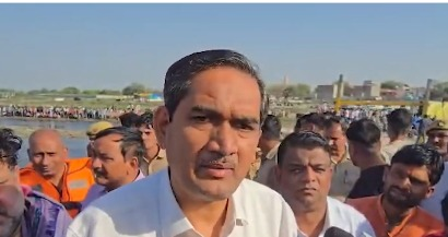 PM Modi, CM Yogi express grief after 6 dead, as boat capsizes in Mathura | PM Modi, CM Yogi express grief after 6 dead, as boat capsizes in Mathura PM Modi, CM Yogi express grief after 6 dead, as boat capsizes in Mathura | PM Modi, CM Yogi express grief after 6 dead, as boat capsizes in Mathura