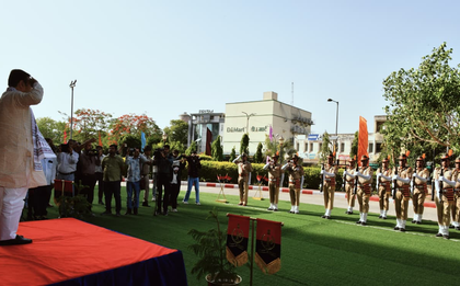 Rajasthan CM flags off 42 women PCR vans from police headquarters | Rajasthan CM flags off 42 women PCR vans from police headquarters Rajasthan CM flags off 42 women PCR vans from police headquarters | Rajasthan CM flags off 42 women PCR vans from police headquarters