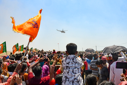 PM Modi holds mega road show in Siliguri after three rallies | PM Modi holds mega road show in Siliguri after three rallies PM Modi holds mega road show in Siliguri after three rallies | PM Modi holds mega road show in Siliguri after three rallies