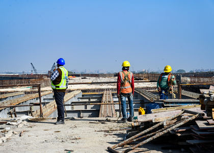 Maha govt issues SOPs for protection of outdoor workers in urban heat risk districts | Maha govt issues SOPs for protection of outdoor workers in urban heat risk districts Maha govt issues SOPs for protection of outdoor workers in urban heat risk districts | Maha govt issues SOPs for protection of outdoor workers in urban heat risk districts