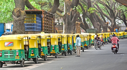 Kannada group urges K'taka govt to adopt Maharashtra language rule for auto, taxi drivers | Kannada group urges K'taka govt to adopt Maharashtra language rule for auto, taxi drivers Kannada group urges K'taka govt to adopt Maharashtra language rule for auto, taxi drivers | Kannada group urges K'taka govt to adopt Maharashtra language rule for auto, taxi drivers