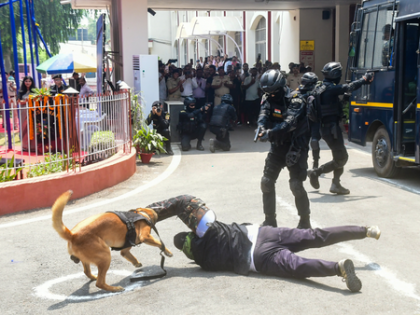 Bihar: Mock drill held in six districts; Patna goes dark during civil defence exercise | Bihar: Mock drill held in six districts; Patna goes dark during civil defence exercise Bihar: Mock drill held in six districts; Patna goes dark during civil defence exercise | Bihar: Mock drill held in six districts; Patna goes dark during civil defence exercise