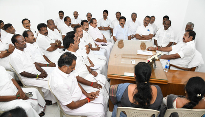 AIADMK district Secretaries meet today amid internal turmoil, revolt rumours | AIADMK district Secretaries meet today amid internal turmoil, revolt rumours AIADMK district Secretaries meet today amid internal turmoil, revolt rumours | AIADMK district Secretaries meet today amid internal turmoil, revolt rumours