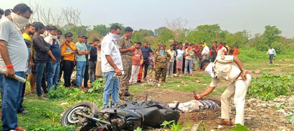 Youth murdered in Jharkhand’s Dhanbad, head crushed with stone; body recovered from bushes | Youth murdered in Jharkhand’s Dhanbad, head crushed with stone; body recovered from bushes Youth murdered in Jharkhand’s Dhanbad, head crushed with stone; body recovered from bushes | Youth murdered in Jharkhand’s Dhanbad, head crushed with stone; body recovered from bushes