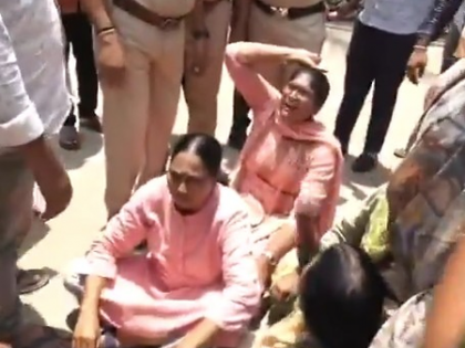 Women groups stage protest, demand arrest of Bandi Sanjay’s son | Women groups stage protest, demand arrest of Bandi Sanjay’s son Women groups stage protest, demand arrest of Bandi Sanjay’s son | Women groups stage protest, demand arrest of Bandi Sanjay’s son