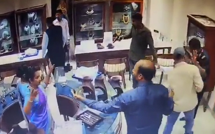 Three members of Subodh Singh gang held in Telangana jewellery shop robbery case | Three members of Subodh Singh gang held in Telangana jewellery shop robbery case Three members of Subodh Singh gang held in Telangana jewellery shop robbery case | Three members of Subodh Singh gang held in Telangana jewellery shop robbery case