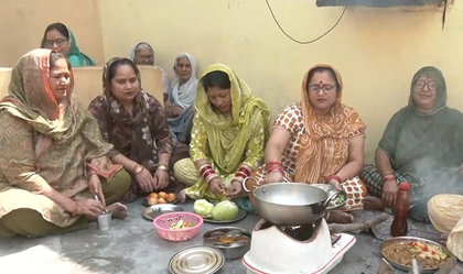Responding to PM Modi's call, residents of Jammu border village bring back traditional stoves | Responding to PM Modi's call, residents of Jammu border village bring back traditional stoves Responding to PM Modi's call, residents of Jammu border village bring back traditional stoves | Responding to PM Modi's call, residents of Jammu border village bring back traditional stoves