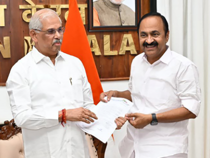 Satheesan to take oath in grand ceremony on Monday; Rahul, Priyanka to attend | Satheesan to take oath in grand ceremony on Monday; Rahul, Priyanka to attend Satheesan to take oath in grand ceremony on Monday; Rahul, Priyanka to attend | Satheesan to take oath in grand ceremony on Monday; Rahul, Priyanka to attend