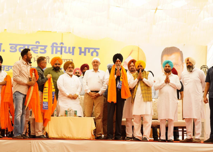 Former Punjab minister Surjit Singh Rakhra joins AAP | Former Punjab minister Surjit Singh Rakhra joins AAP Former Punjab minister Surjit Singh Rakhra joins AAP | Former Punjab minister Surjit Singh Rakhra joins AAP