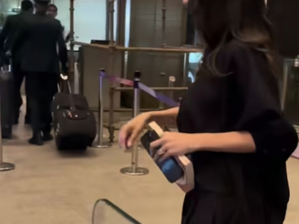 Mouni Roy rushes into the airport, avoids paps amidst divorce news with Suraj Nambiar | Mouni Roy rushes into the airport, avoids paps amidst divorce news with Suraj Nambiar Mouni Roy rushes into the airport, avoids paps amidst divorce news with Suraj Nambiar | Mouni Roy rushes into the airport, avoids paps amidst divorce news with Suraj Nambiar