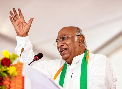 Unprecedented victory, Kerala witnessing new political era: Kharge | Unprecedented victory, Kerala witnessing new political era: Kharge Unprecedented victory, Kerala witnessing new political era: Kharge | Unprecedented victory, Kerala witnessing new political era: Kharge