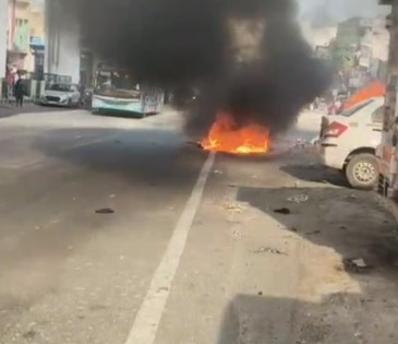 Car catches fire near Bhajanpura metro station in Delhi; driver escapes unhurt | Car catches fire near Bhajanpura metro station in Delhi; driver escapes unhurt Car catches fire near Bhajanpura metro station in Delhi; driver escapes unhurt | Car catches fire near Bhajanpura metro station in Delhi; driver escapes unhurt