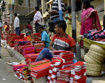 Four decades after Usha Uthup’s ode, Kolkata battles same hawker chaos | Four decades after Usha Uthup’s ode, Kolkata battles same hawker chaos Four decades after Usha Uthup’s ode, Kolkata battles same hawker chaos | Four decades after Usha Uthup’s ode, Kolkata battles same hawker chaos