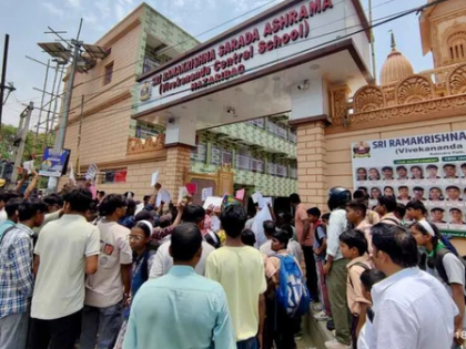 Protest erupts in Jharkhand's Hazaribagh over Class 10 student's death, family seeks justice | Protest erupts in Jharkhand's Hazaribagh over Class 10 student's death, family seeks justice Protest erupts in Jharkhand's Hazaribagh over Class 10 student's death, family seeks justice | Protest erupts in Jharkhand's Hazaribagh over Class 10 student's death, family seeks justice
