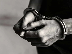 ATS busts illegal arms racket; one arrested with pistols in Maha’s Buldhana | ATS busts illegal arms racket; one arrested with pistols in Maha’s Buldhana ATS busts illegal arms racket; one arrested with pistols in Maha’s Buldhana | ATS busts illegal arms racket; one arrested with pistols in Maha’s Buldhana