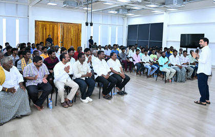 Fishermen in 100 boats reach CM Chandrababu’s house to thank him | Fishermen in 100 boats reach CM Chandrababu’s house to thank him Fishermen in 100 boats reach CM Chandrababu’s house to thank him | Fishermen in 100 boats reach CM Chandrababu’s house to thank him