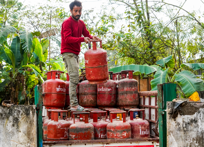 Consumers should book LPG online, no shortage of petrol or diesel: Govt | Consumers should book LPG online, no shortage of petrol or diesel: Govt Consumers should book LPG online, no shortage of petrol or diesel: Govt | Consumers should book LPG online, no shortage of petrol or diesel: Govt