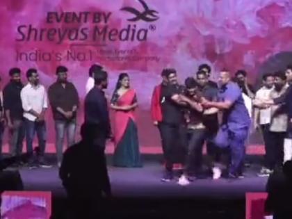 Fan chases Vijay Devarakonda to touch actor’s feet at an event | Fan chases Vijay Devarakonda to touch actor’s feet at an event Fan chases Vijay Devarakonda to touch actor’s feet at an event | Fan chases Vijay Devarakonda to touch actor’s feet at an event