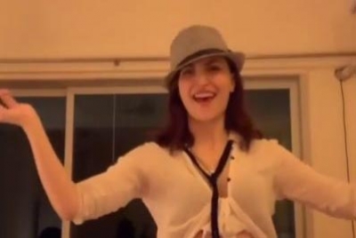 Elli AvrRam comes up with new dance form in hilarious new post | Elli AvrRam comes up with new dance form in hilarious new post