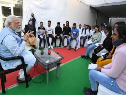 Varanasi: PM Modi interacts with students who returned from Ukraine | Varanasi: PM Modi interacts with students who returned from Ukraine