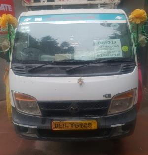 Delhi: Drug peddlers paste 'Covid service' sticker on vehicle to dodge cops, held | Delhi: Drug peddlers paste 'Covid service' sticker on vehicle to dodge cops, held Delhi: Drug peddlers paste 'Covid service' sticker on vehicle to dodge cops, held | Delhi: Drug peddlers paste 'Covid service' sticker on vehicle to dodge cops, held