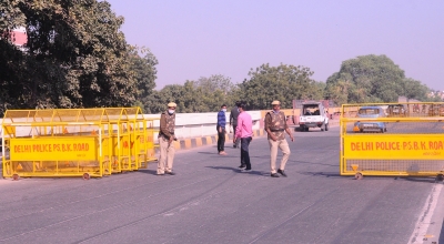 Closed Delhi-Haryana and Delhi-UP borders leave commuters stranded | Closed Delhi-Haryana and Delhi-UP borders leave commuters stranded Closed Delhi-Haryana and Delhi-UP borders leave commuters stranded | Closed Delhi-Haryana and Delhi-UP borders leave commuters stranded