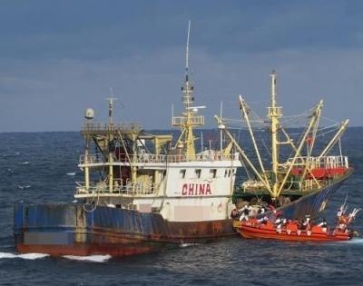 Chinese boat seized for fishing in S Korea's EEZ without permit | Chinese boat seized for fishing in S Korea's EEZ without permit Chinese boat seized for fishing in S Korea's EEZ without permit | Chinese boat seized for fishing in S Korea's EEZ without permit