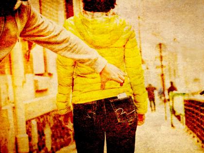 Robbers snatch police officer’s cell phone during morning walk in Guwahati | Robbers snatch police officer’s cell phone during morning walk in Guwahati Robbers snatch police officer’s cell phone during morning walk in Guwahati | Robbers snatch police officer’s cell phone during morning walk in Guwahati
