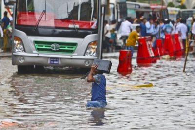 Heavy rain lashes Bangladeshi capital | Heavy rain lashes Bangladeshi capital