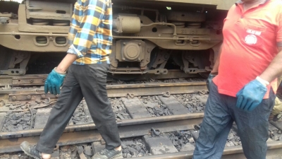 Goa-Delhi Rajdhani Express derails, major mishap averted | Goa-Delhi Rajdhani Express derails, major mishap averted