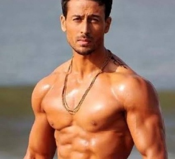 Tiger Shroff's innovative 'warm up' to the sets of 'Bade Miyan Chote Miyan' | Tiger Shroff's innovative 'warm up' to the sets of 'Bade Miyan Chote Miyan'