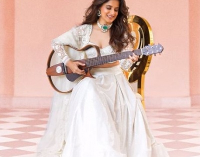 Jasleen Royal lends her voice to 'Thunai Varuven' from 'Hansika's Love Shaadi Drama' | Jasleen Royal lends her voice to 'Thunai Varuven' from 'Hansika's Love Shaadi Drama'