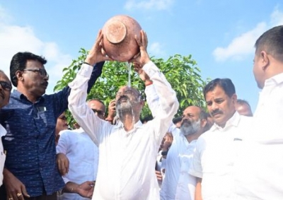 MLAs poaching case: Telangana BJP chief swears to no involvement at Yadadri temple | MLAs poaching case: Telangana BJP chief swears to no involvement at Yadadri temple