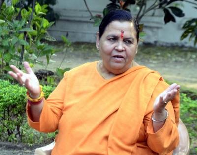 Shivraj Singh talking to me through media, says Uma Bharti | Shivraj Singh talking to me through media, says Uma Bharti