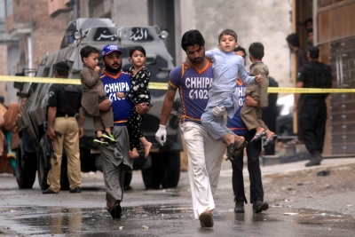 2 killed, 3 injured in explosion in Pakistan | 2 killed, 3 injured in explosion in Pakistan