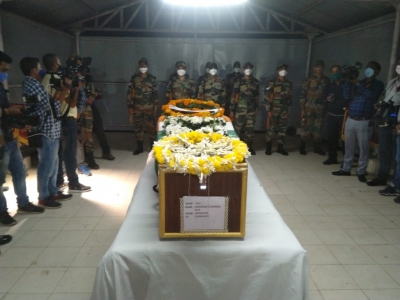 Thousands bid farewell to Assam braveheart martyred in J&K | Thousands bid farewell to Assam braveheart martyred in J&K Thousands bid farewell to Assam braveheart martyred in J&K | Thousands bid farewell to Assam braveheart martyred in J&K