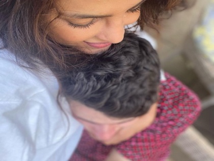 Priyanka Chopra shares a cosy picture with her husband Nick Jonas | Priyanka Chopra shares a cosy picture with her husband Nick Jonas