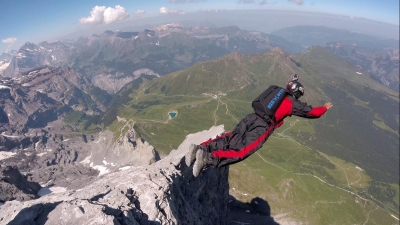Mayank Nagpal figures in Limca Book of Records for BASE jumping | Mayank Nagpal figures in Limca Book of Records for BASE jumping Mayank Nagpal figures in Limca Book of Records for BASE jumping | Mayank Nagpal figures in Limca Book of Records for BASE jumping