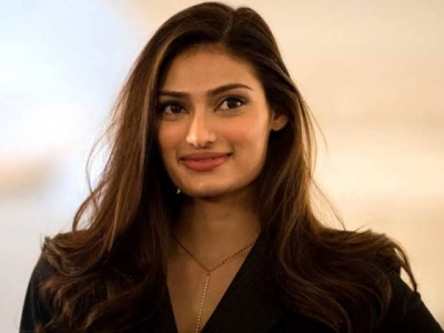 Athiya Shetty opens up on body shaming, stresses on empathy | Athiya Shetty opens up on body shaming, stresses on empathy Athiya Shetty opens up on body shaming, stresses on empathy | Athiya Shetty opens up on body shaming, stresses on empathy