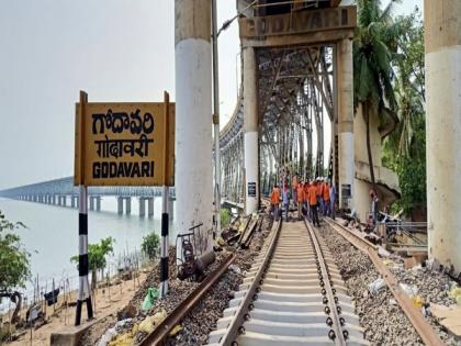 South Central Railway completes mega-maintenance of bridge across river Godavari during lockdown | South Central Railway completes mega-maintenance of bridge across river Godavari during lockdown