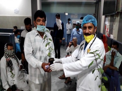World Environment Day: Moradabad doctor gives plants to patients, makes them pledge to save environment | World Environment Day: Moradabad doctor gives plants to patients, makes them pledge to save environment