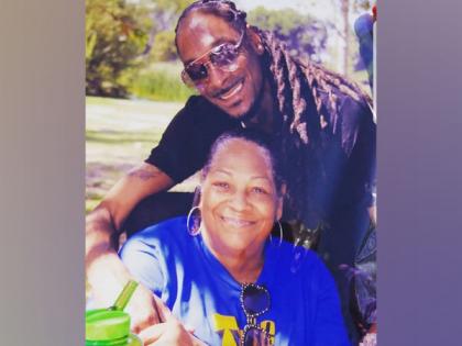 Rapper Snoop Dogg posts about mother's demise | Rapper Snoop Dogg posts about mother's demise