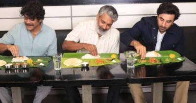 Ranbir enjoys a meal off a banana leaf with Rajamouli, Nagarjuna | Ranbir enjoys a meal off a banana leaf with Rajamouli, Nagarjuna Ranbir enjoys a meal off a banana leaf with Rajamouli, Nagarjuna | Ranbir enjoys a meal off a banana leaf with Rajamouli, Nagarjuna