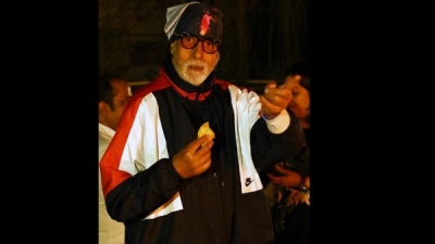 Big B went gujiya-gorging on Holi! | Big B went gujiya-gorging on Holi! Big B went gujiya-gorging on Holi! | Big B went gujiya-gorging on Holi!