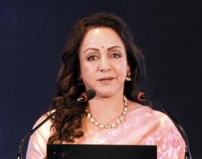 Hema Malini releases devotional tracks on Holi at Shri Radha Raman Temple | Hema Malini releases devotional tracks on Holi at Shri Radha Raman Temple