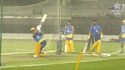 IPL 2020: Dhoni sounds warning bells, smashes five sixes | IPL 2020: Dhoni sounds warning bells, smashes five sixes