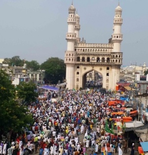 Traffic curbs around Charminar for Jummat-ul-Vida prayers | Traffic curbs around Charminar for Jummat-ul-Vida prayers