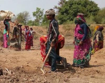 In MP's parched Bundelkhand, village ponds returning to life in Chhatarpur dist | In MP's parched Bundelkhand, village ponds returning to life in Chhatarpur dist